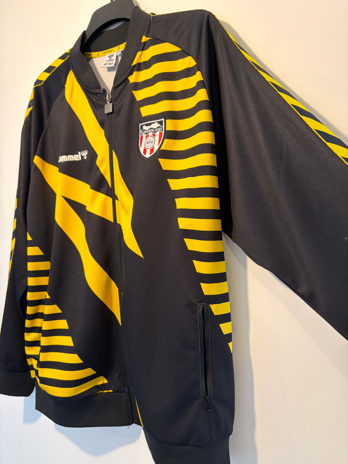 🏴󠁧󠁢󠁥󠁮󠁧󠁿 Sunderland Hummel Retro Remix Matchday Track Jacket