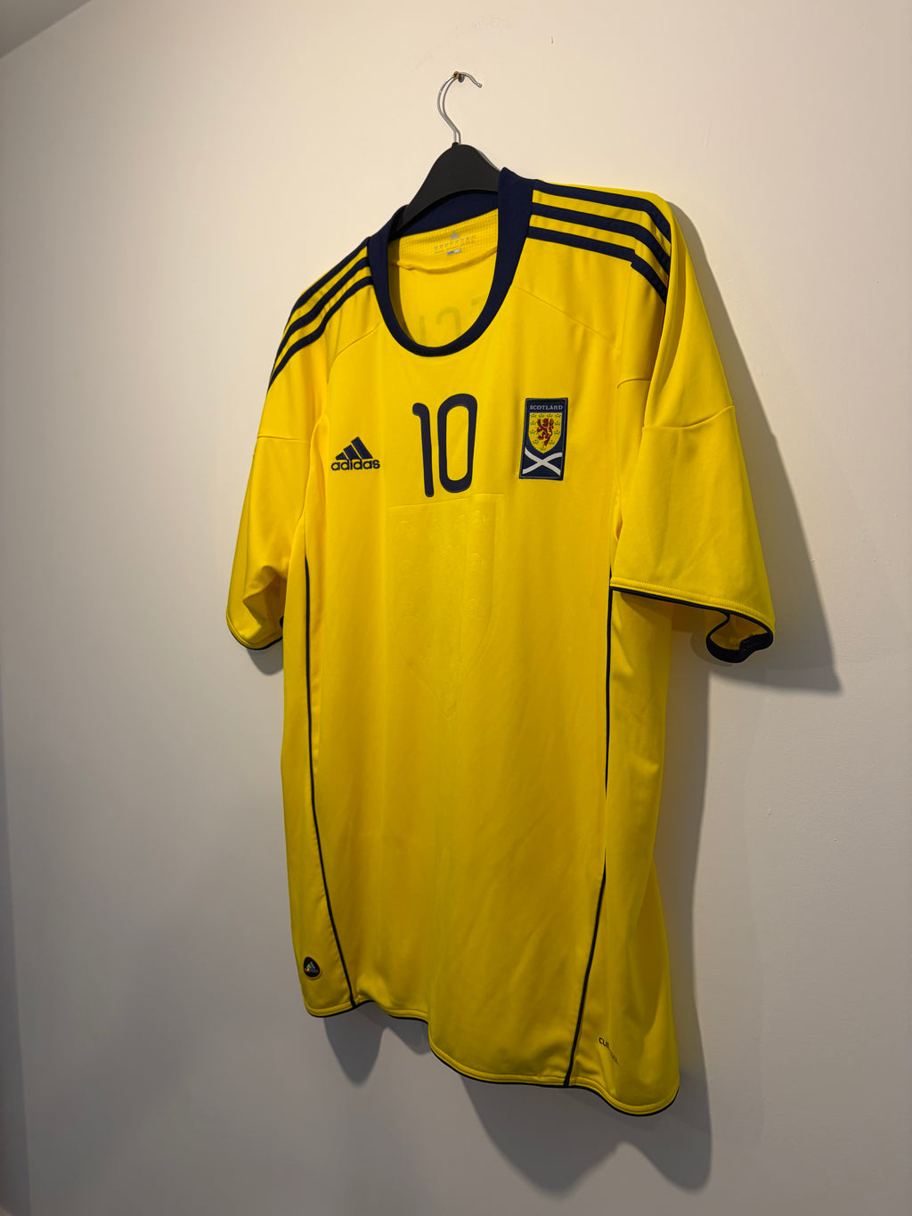 🏴󠁧󠁢󠁳󠁣󠁴󠁿 Authentic Scotland 2010/11 Away Shirt – Darren Fletcher #10