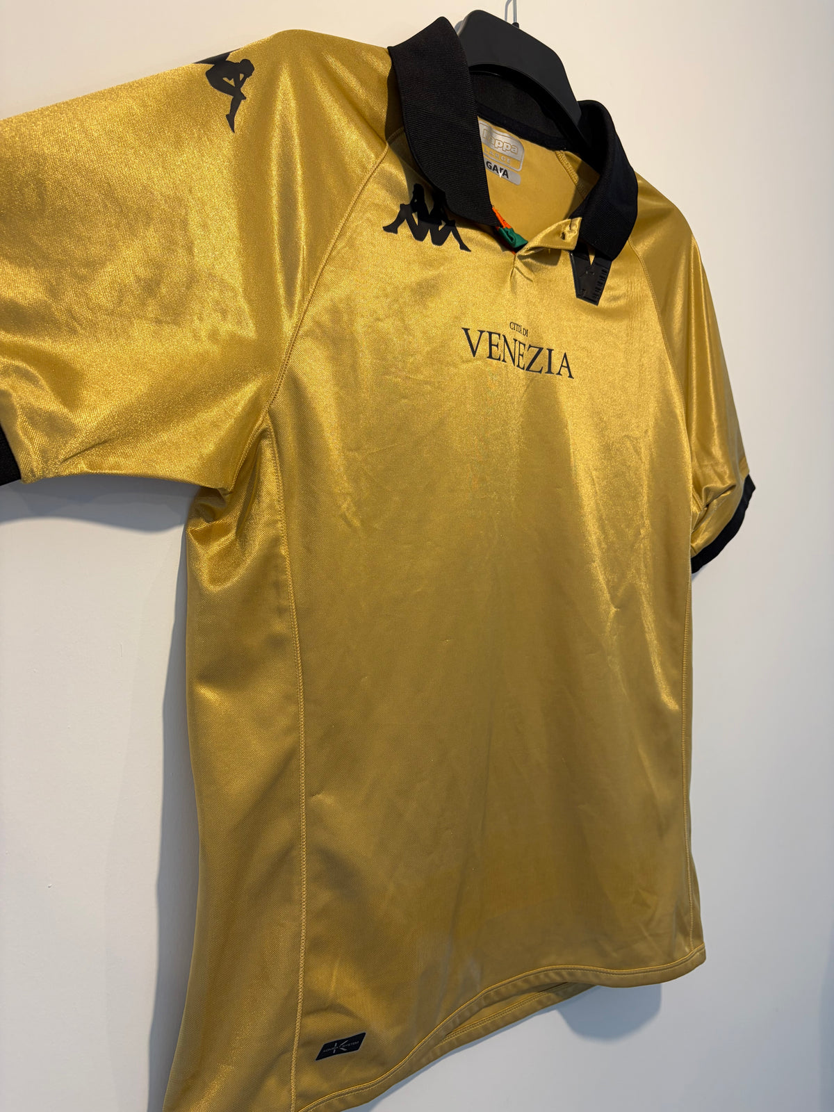 🇮🇹 Venezia FC 2022/23 Kappa Third Football Shirt – Gold