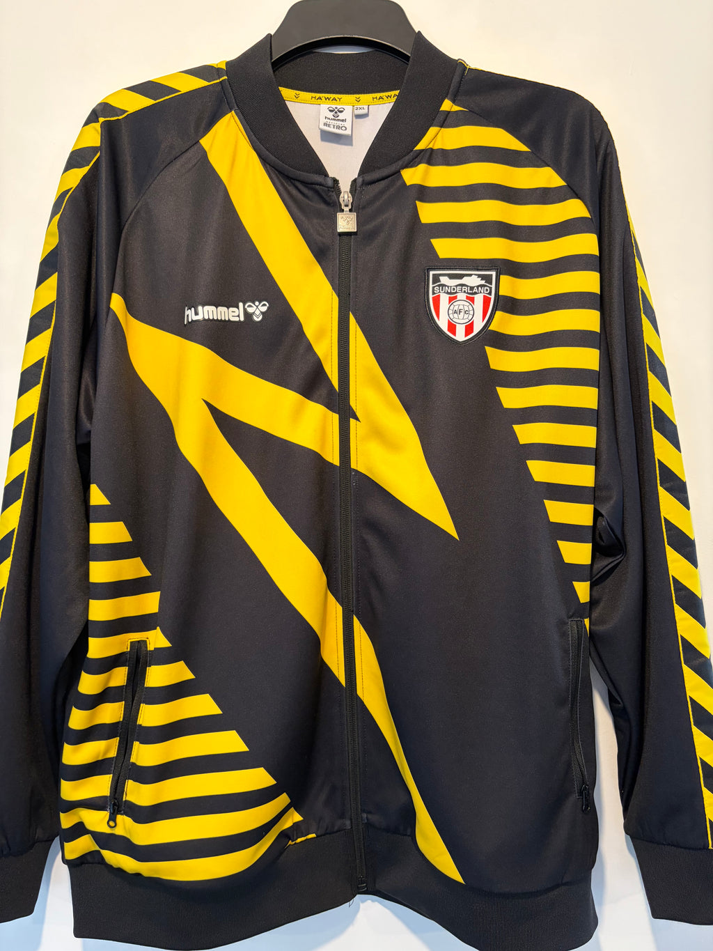 🏴󠁧󠁢󠁥󠁮󠁧󠁿 Sunderland Hummel Retro Remix Matchday Track Jacket